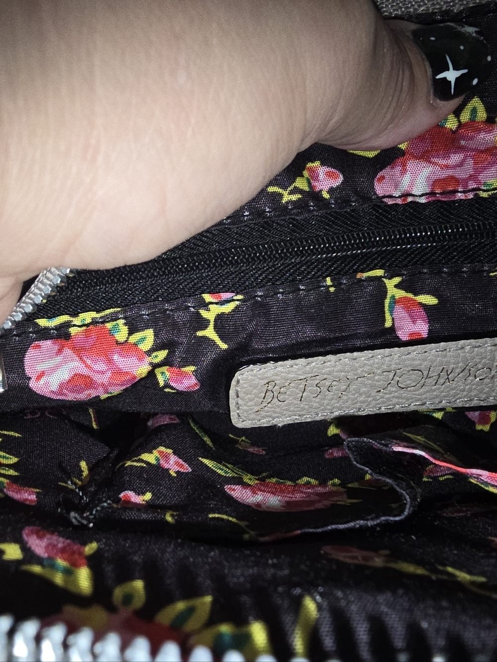 Betsey Johnson Black White Gray Puppy Applique Crossbody In Preloved Condition - Picture 10 of 12